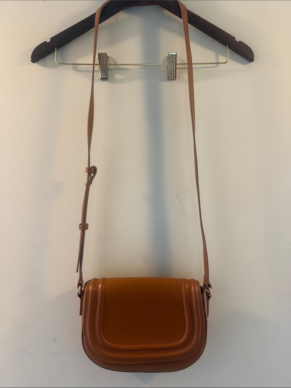 Old Navy Classic Saddle Crossbody Bag in Cognac Brown Medium Size Like New